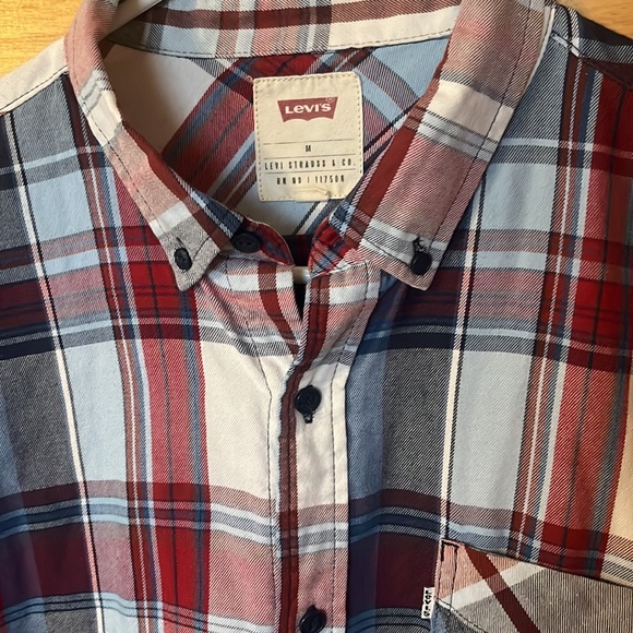 Levi’s Plaid Button Up Shirt - Picture 4 of 7
